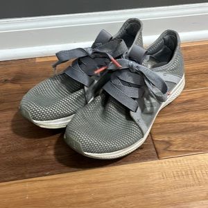 Adidas Womens slip in tennis shoes